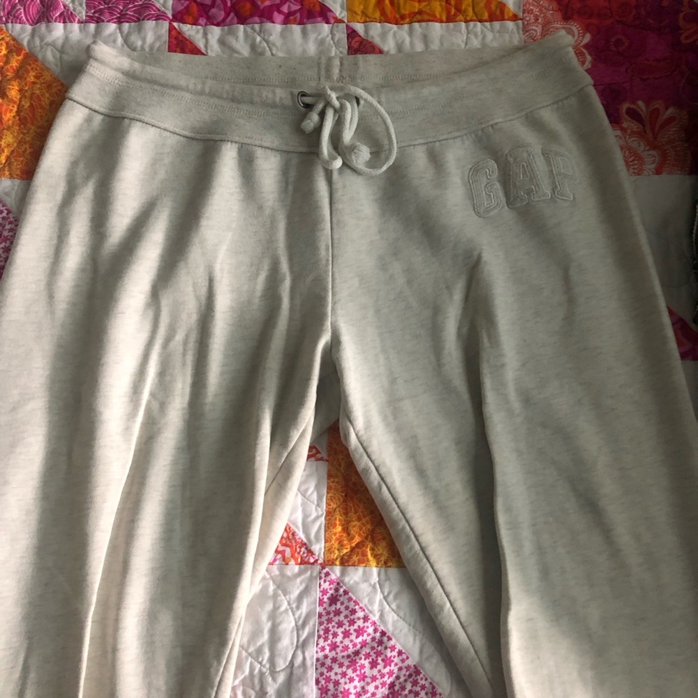 🌟 White GAP Sweatpants